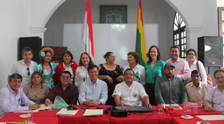 Cívicos piden “intervención de países amigos” para cambiar el TSE