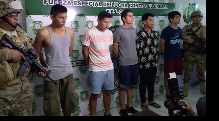 Desarticulan banda acusada de cometer 150 robos en condominios del Urubó