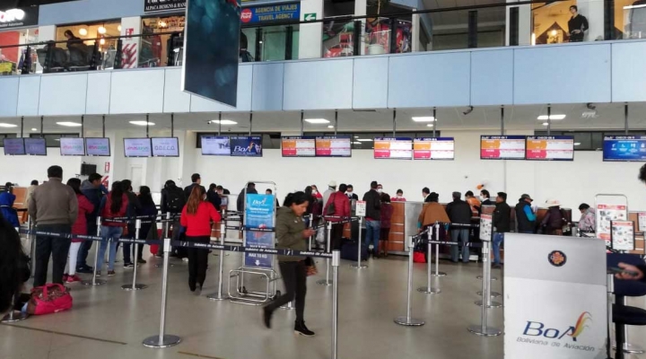 Gobierno y trabajadores de AASANA firman nuevo acuerdo, tras reciente paro en aeropuertos