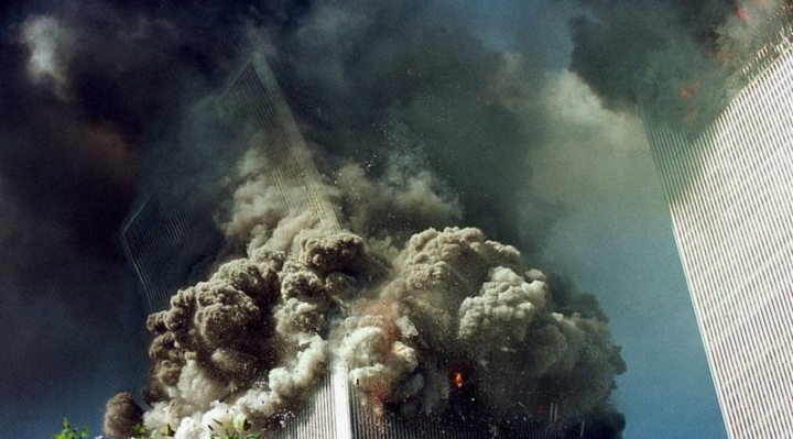 Atentados del 11S: la historia detrás de la icónica imagen del hombre cayendo de una de las Torres Gemelas