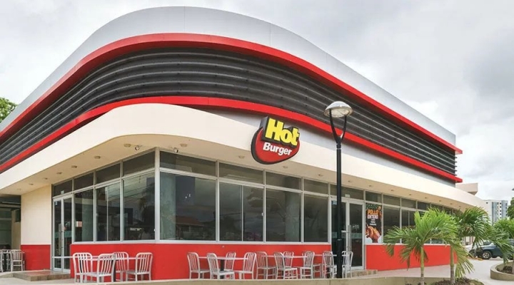 Viceministro no descarta clausurar locales del Hot Burger; Camacho defiende al local de comida