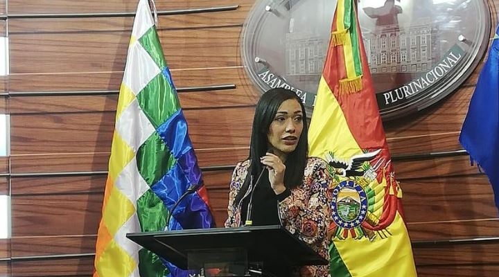 Adriana Salvatierra renunció a su nacionalidad chilena y pidió disculpas