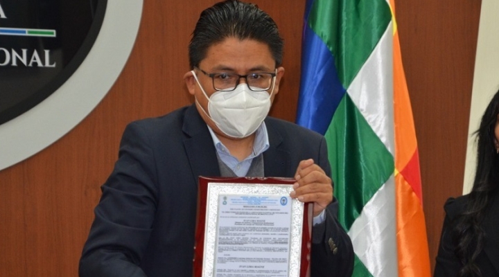 Gobierno da por notificado a Camacho para que declare en La Paz por el "golpe de Estado"