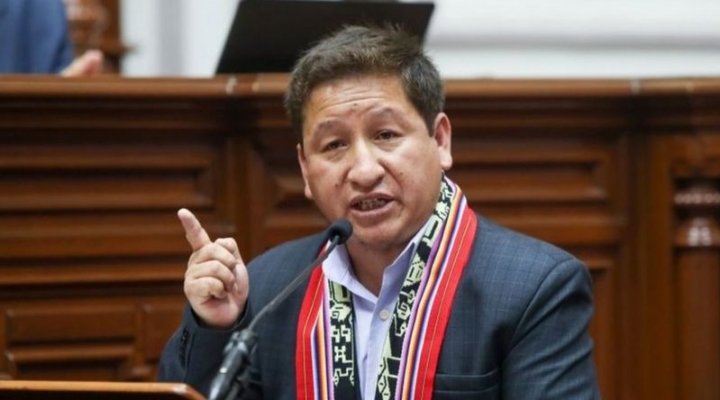 Perú: 3 claves para entender la sorpresiva renuncia de Guido Bellido a la presidencia del Consejo de Ministros