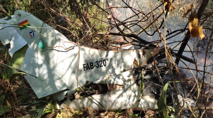 Accidente de una avioneta de la FAB deja seis fallecidos