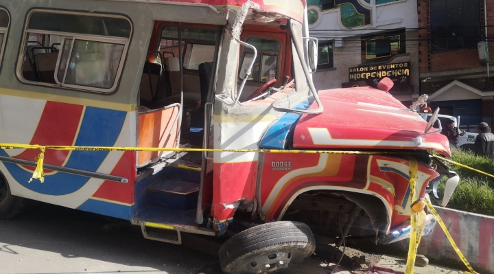 Una colisión múltiple causada por un micro en La Paz deja al menos 15 heridos