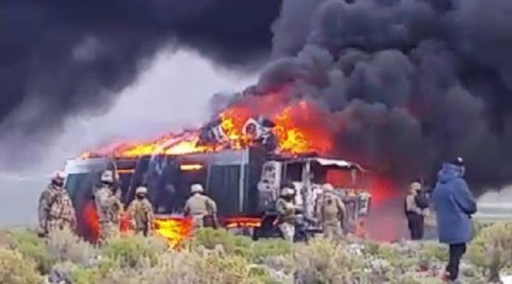 Militares queman tres camiones con contrabando en frontera con Chile