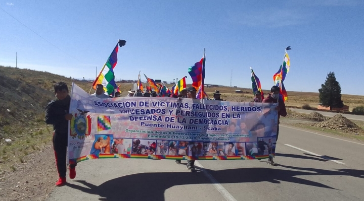 Familiares de víctimas de Sacaba y Senkata inician marcha desde Caracollo hasta La Paz