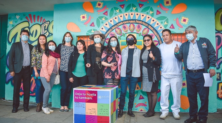 ONU Bolivia celebra su 76 aniversario con un mural por la paz y solidaridad