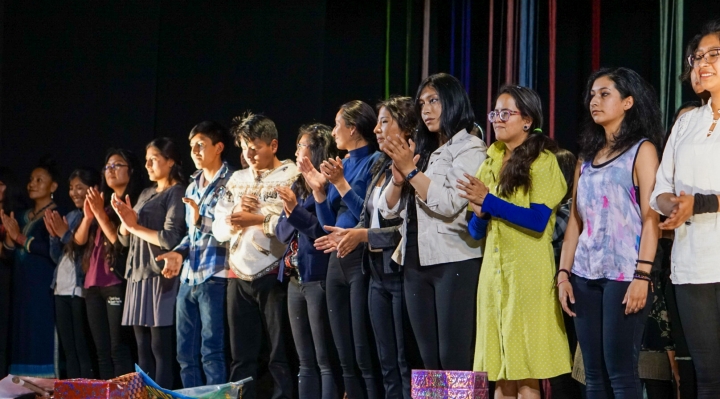 Se presentó en El Alto la obra “Cerca del Cielo”, los actores recibieron aplauso de pie
