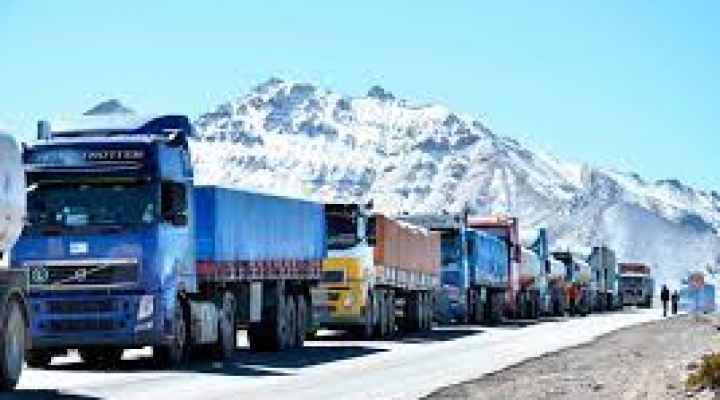 Ante el riesgo del Covid: preacuerdo posibilita el paso de 20 camiones por hora al recinto fronterizo de Chile