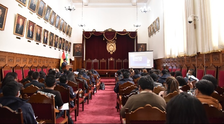Human Rights Watch: El sistema judicial de Bolivia sufre los efectos de la interferencia política