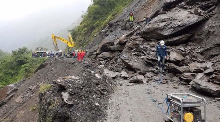 Por derrumbes, cerrarán por más de 9 horas la vía a Chulumani entre el jueves y domingo