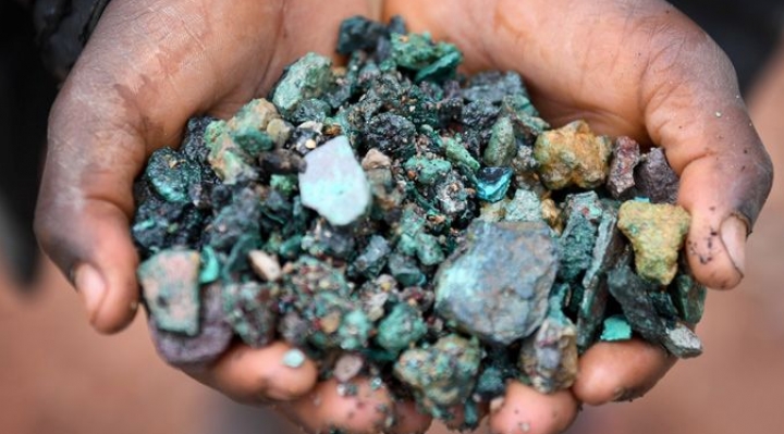 Los minerales alcanzan precios extraordinarios y la producción está estancada en Bolivia, alertan dos exministros de minería