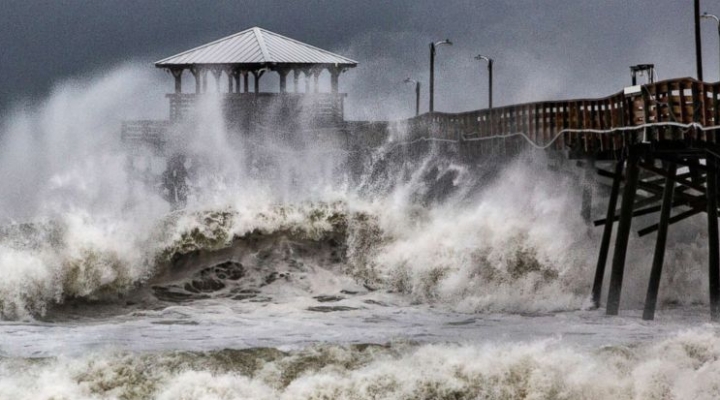 El huracán Florence llega a EEUU con fuertes vientos y lluvias torrenciales