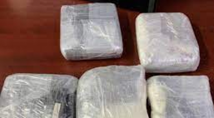 Conductor de micro es aprehendido por trasladar 95 paquetes de cocaína