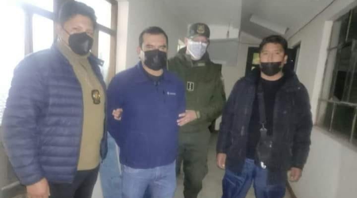 Periodista revela que un policía boliviano intentó cobrar $us 3000 para recuperar un vehículo robado 