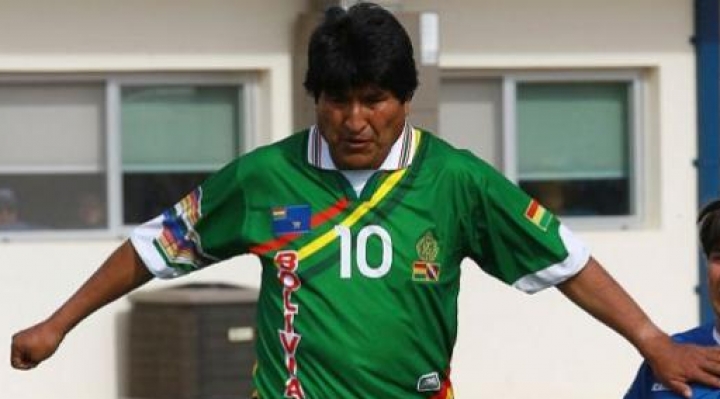 Evo Morales considera posibilidad de viajar a Francia a ver el partido contra Bolivia