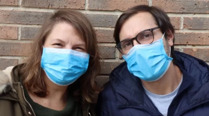 "El miedo ya no es al covid, es a lo que decidan hacer con tu cuerpo": el pánico de una pareja argentina confinada en Shanghái 