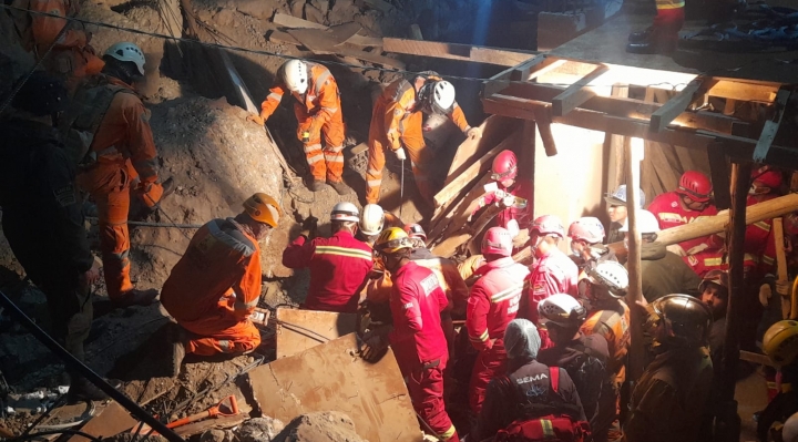 Suspenden rescate de 2 obreros sepultados, mañana se hará la “recuperación de cuerpos”