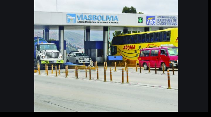 Gobierno instruye suspender la retención de 20 centavos en la Autopista La Paz El Alto