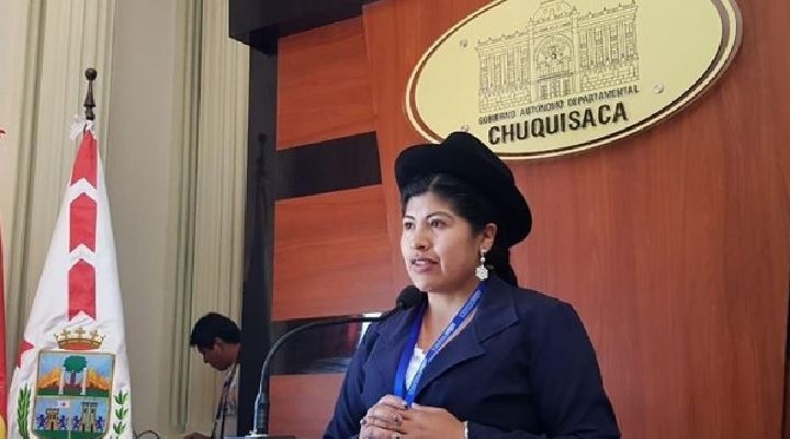 Una directora de la Gobernación de Chuquisaca respalda a Ceballos y dice que la “víctima se ha retractado”