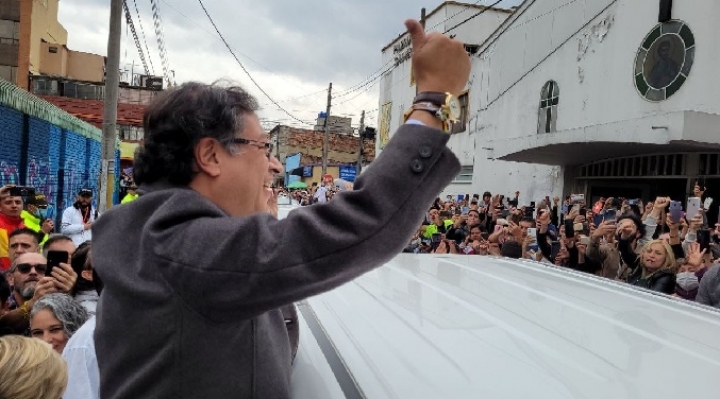 Petro: Cinco contrapesos que enfrenta el primer gobierno de izquierda en Colombia
