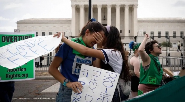 Qué cambia tras la histórica decisión de la Corte Suprema de EE.UU. contra el derecho al aborto