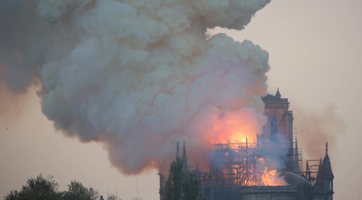 Preocupación mundial: feroz incendio afecta a la catedral de Notre Dame, una de las iglesias más famosas del mundo