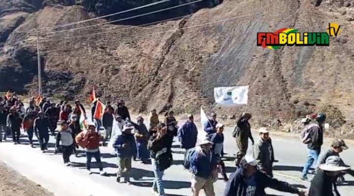 Cuarto día de marcha: movilización de cocaleros suma apoyo de la sociedad civil; se prevé que llegué el jueves a la ciudad de La Paz