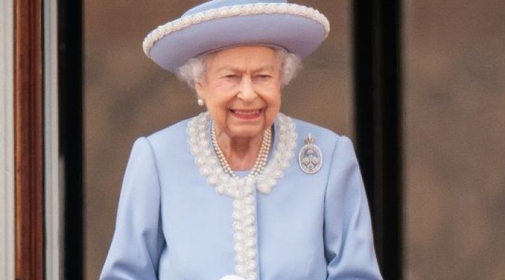 Muere Isabel II, la monarca que no estaba destinada a reinar y terminó haciéndolo por 7 décadas 