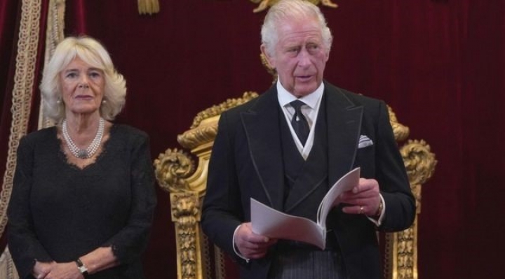 Carlos III es proclamado formalmente rey