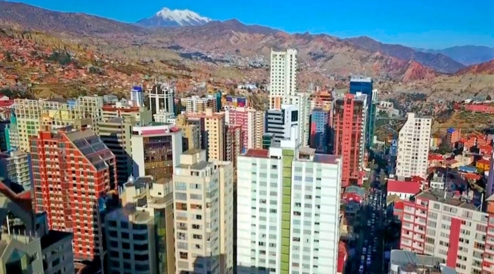 Arias anuncia que no promulgará norma sobre construcciones irrestrictas en La Paz 