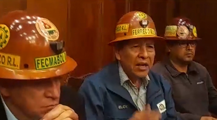 Unos 80.000 mineros auríferos buscan paralizar La Paz exigiendo tributo único y contratos en áreas protegidas