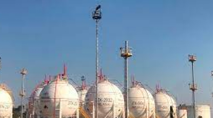 YPFB envía 38 cisternas a Santa Cruz e inicia acciones penales en contra de quienes “atentaron” refinería