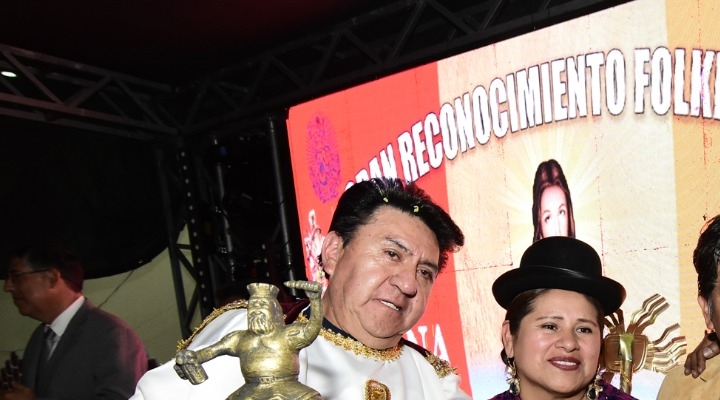Revista La Fiesta reconoce la trayectoria de fraternidades y folcloristas de La Paz