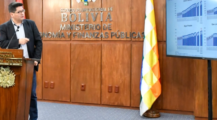 Ministro Montenegro admite: “la economía boliviana está sorteando una serie de dificultades”