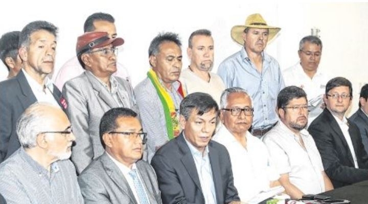 Candidatos se reúnen con cívicos en busca de la “unidad del voto” y en defensa del 21F