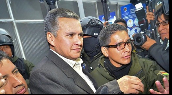 Juez se ofende por afirmaciones del abogado Eduardo León y ordena su arresto