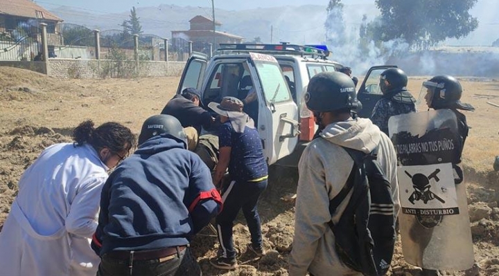 Enfrentamientos entre pobladores de Tiquipaya y Colcapirhua dejó varios heridos este jueves