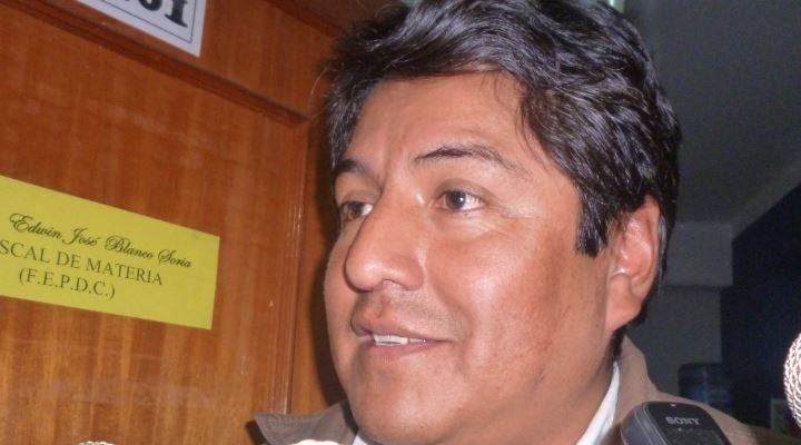 Exalcalde Patana es trasladado a Patacamaya por presunta venta de celdas en San Pedro
