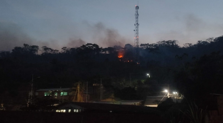 El fuego amenaza la población de San Buenaventura, que pide ayuda del Gobierno