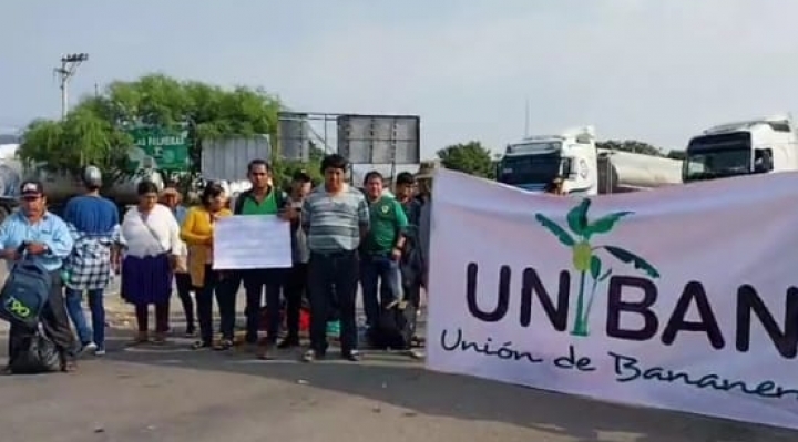 Bananeros bloquean la ruta a Argentina ante deuda impaga