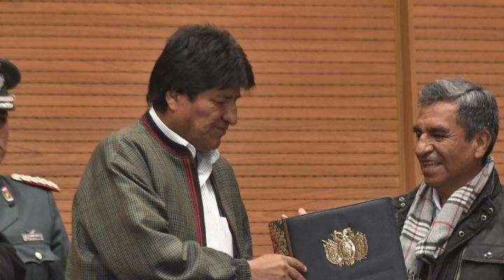 Morales promulga ley que aumenta la Renta Dignidad en Bs 50
