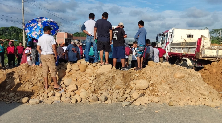 Transportistas que bloquean el Trópico de Cochabamba piden hablar con Arce en Lauca Ñ