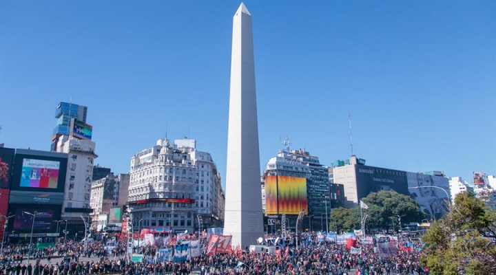 El Gobierno de Argentina quitará ayudas sociales a quienes asistan a protestas
