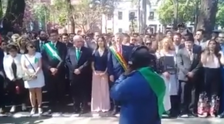 Gritos de “Bolivia dijo No” incomodaron al vicepresidente en Santa Cruz