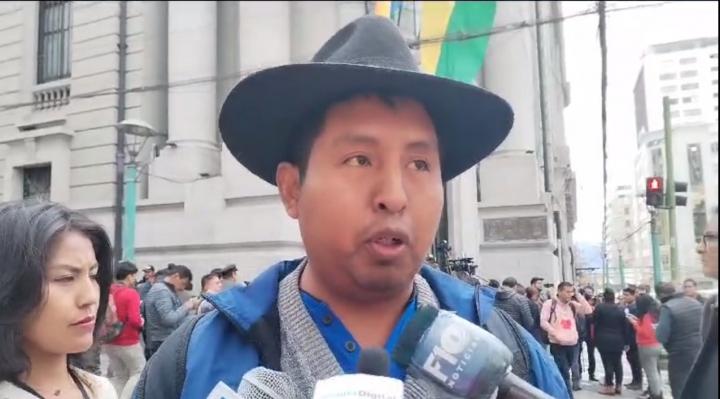 Campesinos de Cochabamba amenazan con tomar la Asamblea Legislativa