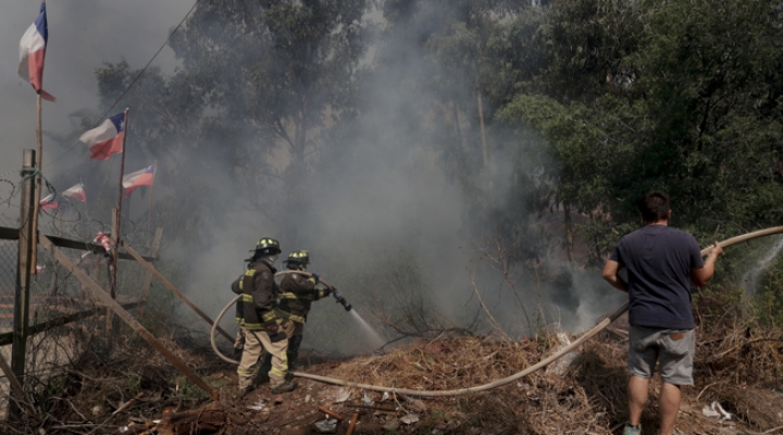 Incendios en la región chilena de Valparaíso dejan 56 muertos y hasta seis mil casas quemadas 