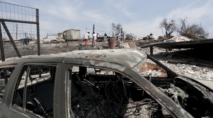 En Pompeya, epicentro de los incendios en Chile, no hay tiempo para llorar a los muertos